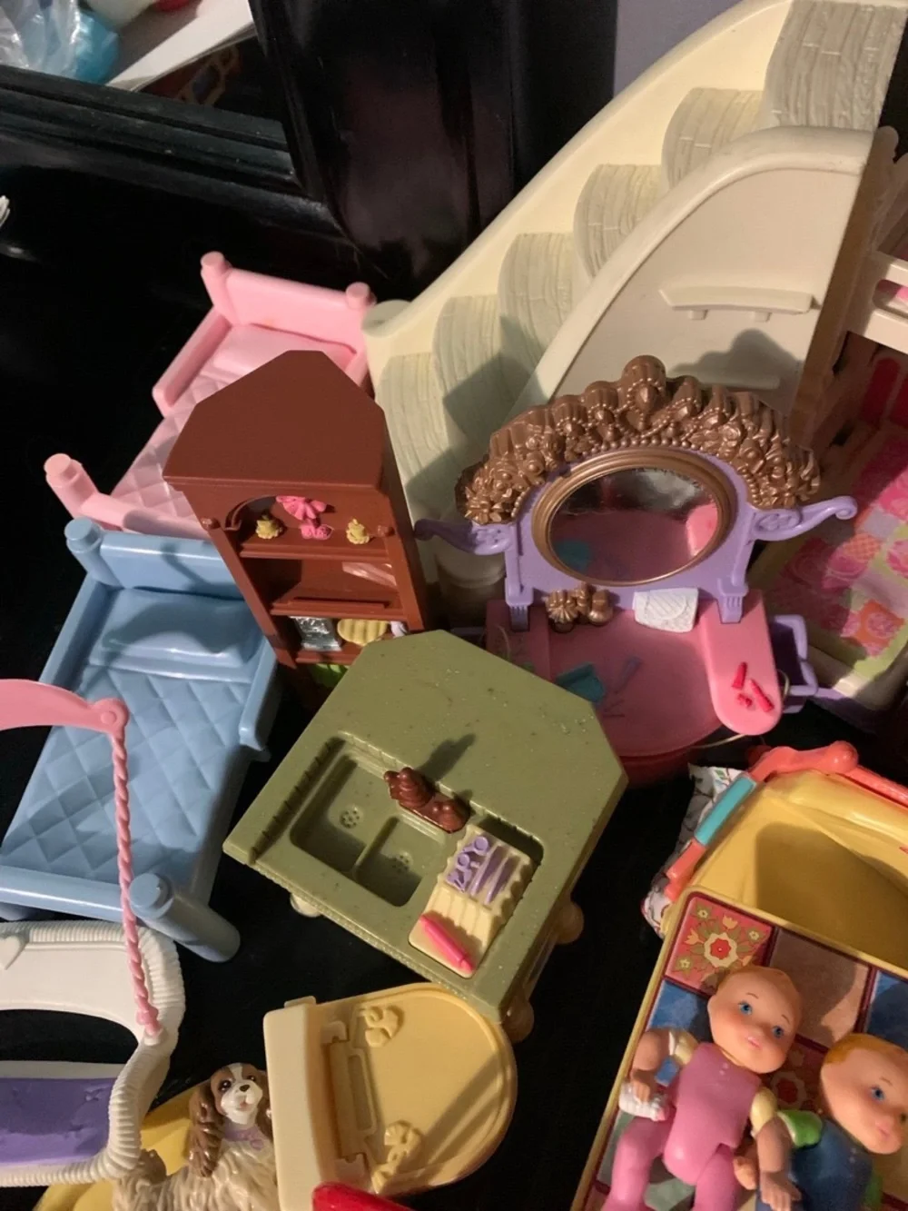 Vtg Fisher Price Loving Family Doll House Lot Furniture Bed Kitchen Characters